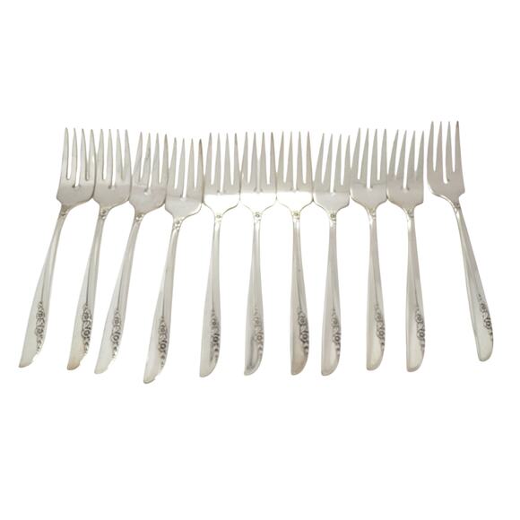 ONEIDA LTD. 1881 ROGERS Lilac Time Pattern Silverplate Flatware 73 Piece Set - Picture 12 of 16